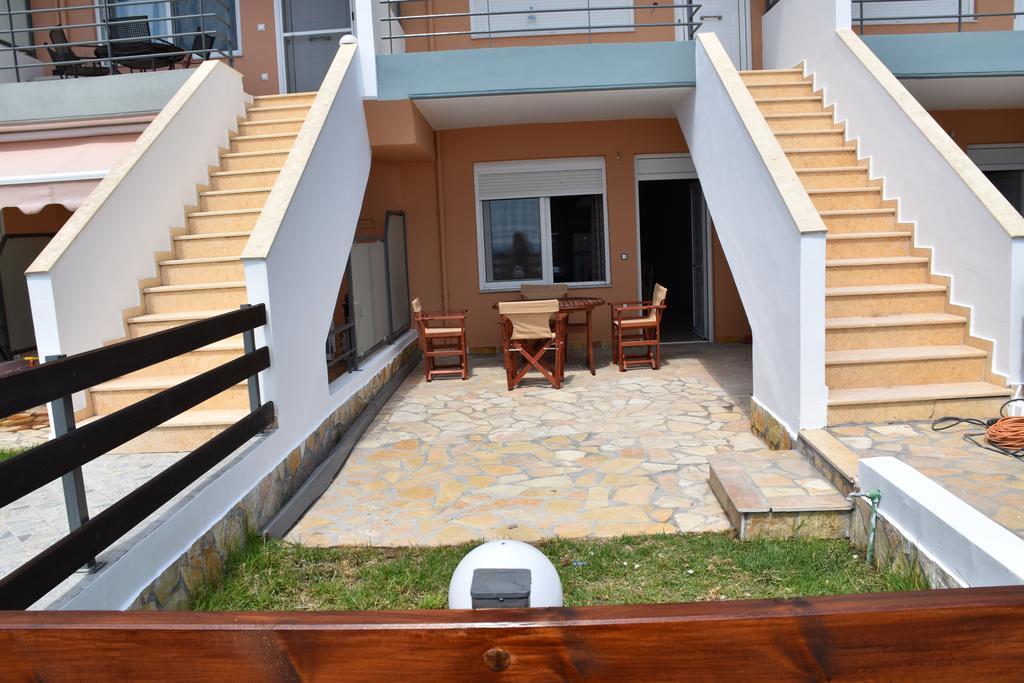 Aperanto House Paralia Loutsas מראה חיצוני תמונה