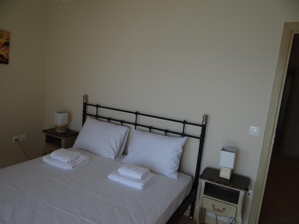 Aperanto House Paralia Loutsas מראה חיצוני תמונה