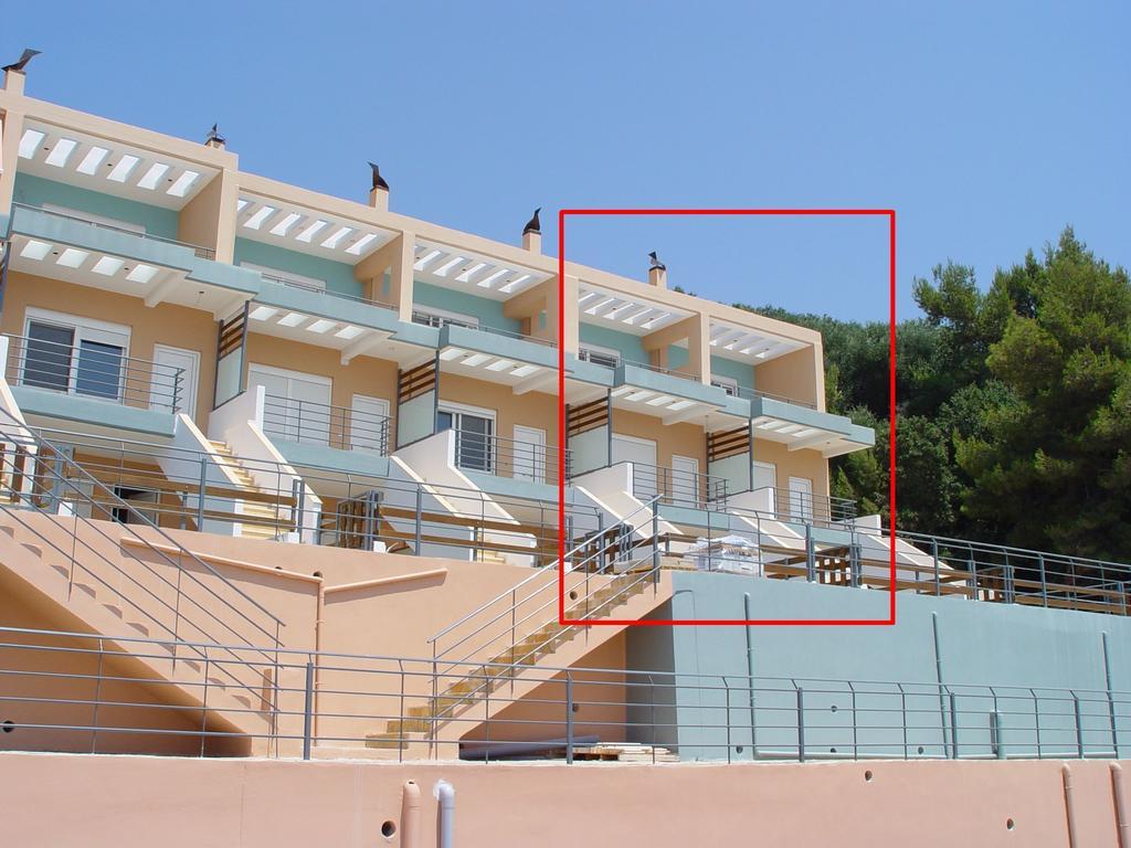 Aperanto House Paralia Loutsas מראה חיצוני תמונה