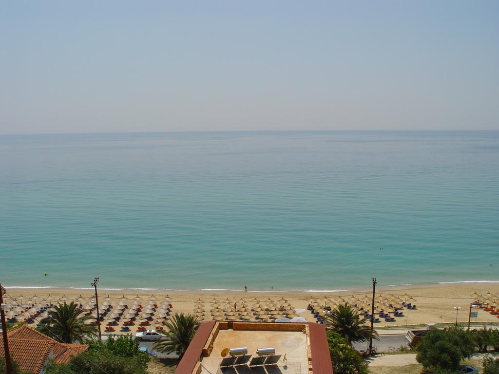 Aperanto House Paralia Loutsas מראה חיצוני תמונה