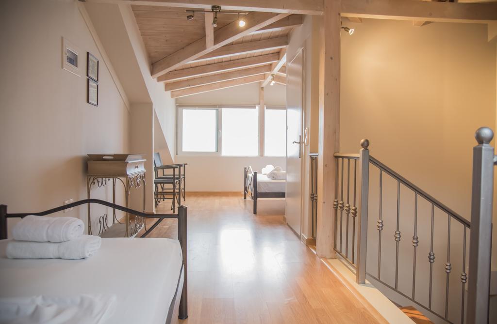 Aperanto House Paralia Loutsas מראה חיצוני תמונה