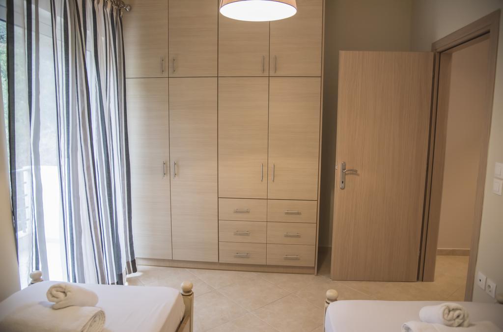 Aperanto House Paralia Loutsas מראה חיצוני תמונה