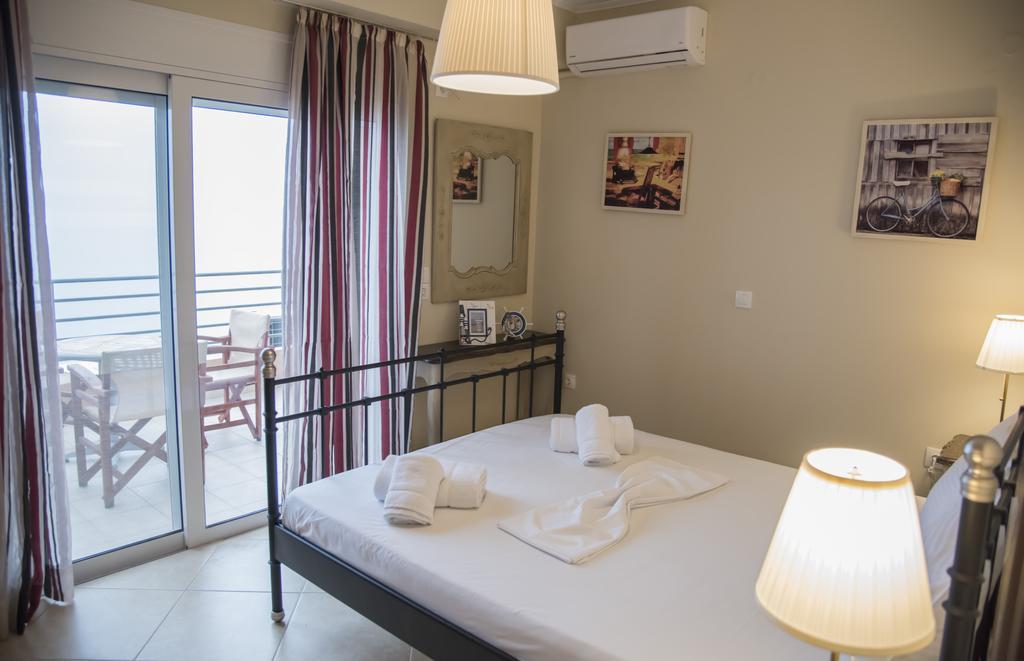 Aperanto House Paralia Loutsas מראה חיצוני תמונה