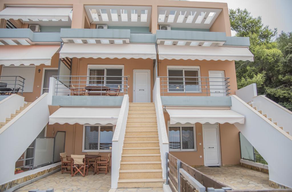 Aperanto House Paralia Loutsas מראה חיצוני תמונה