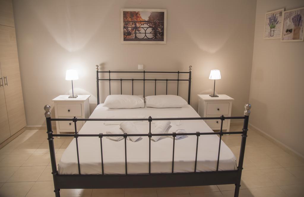 Aperanto House Paralia Loutsas מראה חיצוני תמונה